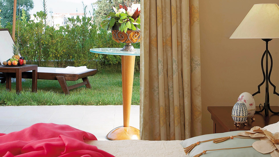 Bungalows have immediate access to the verdant gardens or pool Bungalows have immediate access to the verdant gardens or pool