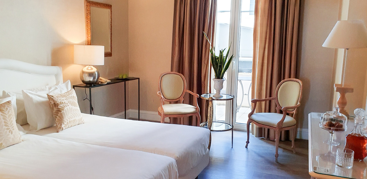 01-superior-guestroom-hotel-or-garden-view-larissa-imperial-grecotel