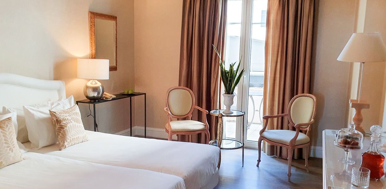 01-superior-guestroom-hotel-or-garden-view-larissa-imperial